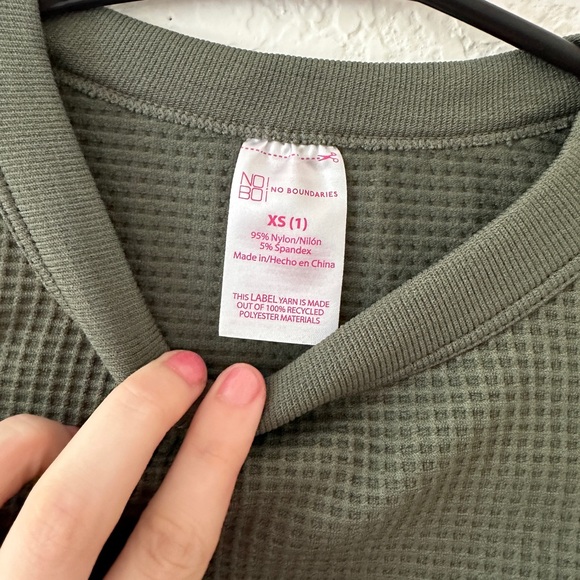 Fitted Ribbed Crop Top - Picture 2 of 3